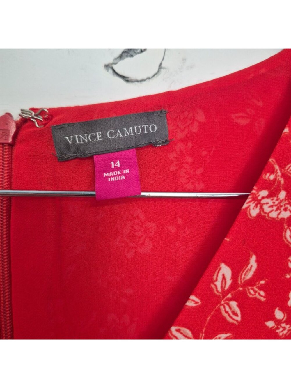Vince Camuto Women's Red Floral Romper Size 14 Short Sleeve V-Neck Back Zip - Picture 3 of 11